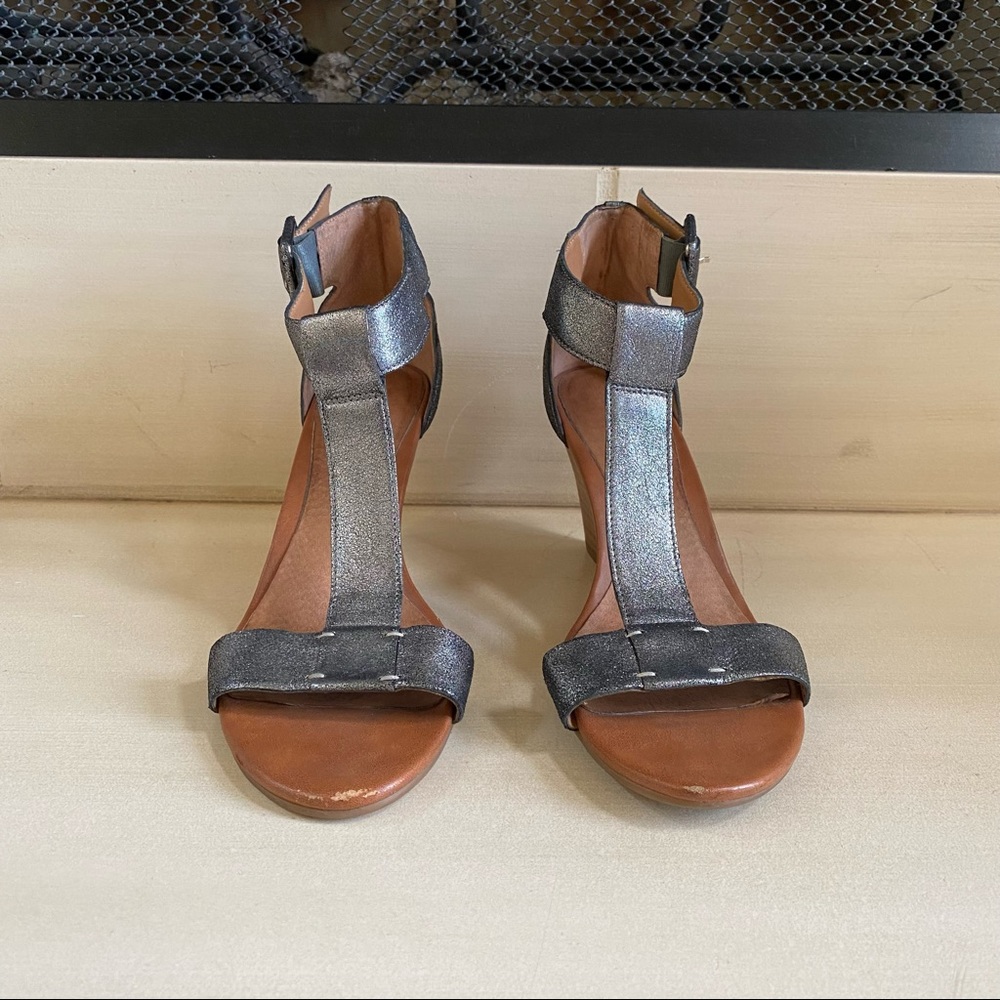 Caslon Silver Wedge Sandal | Size US Women’s 7.5 |